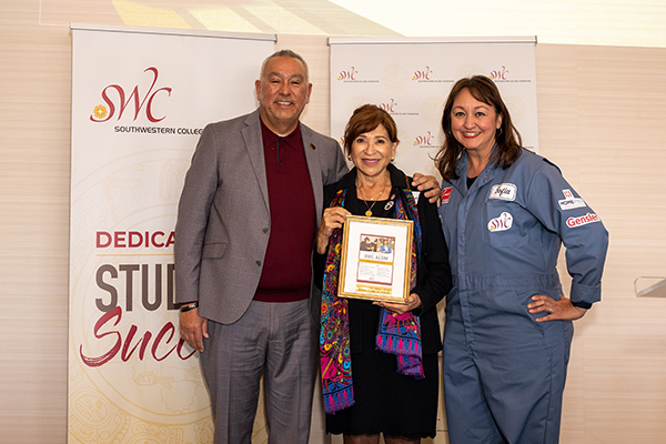 Former Chula Vista Mayor Mary Casillas Salas receiving the Alumni Achievement Award at the Southwestern College Foundation Luncheon 2022.